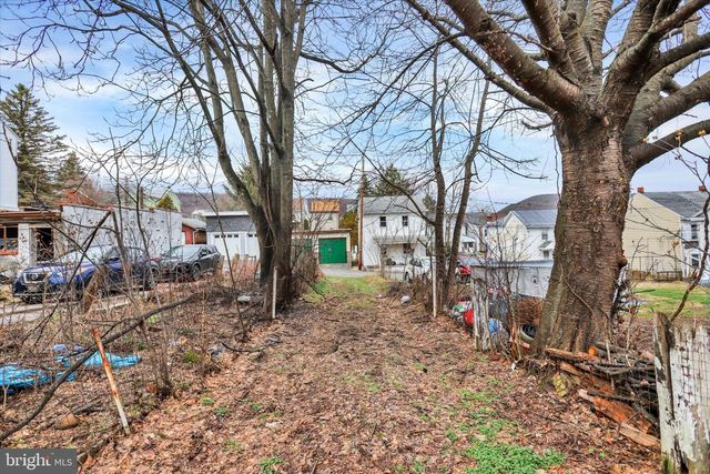 1143 W PINE ST, Coal Township, PA 17866