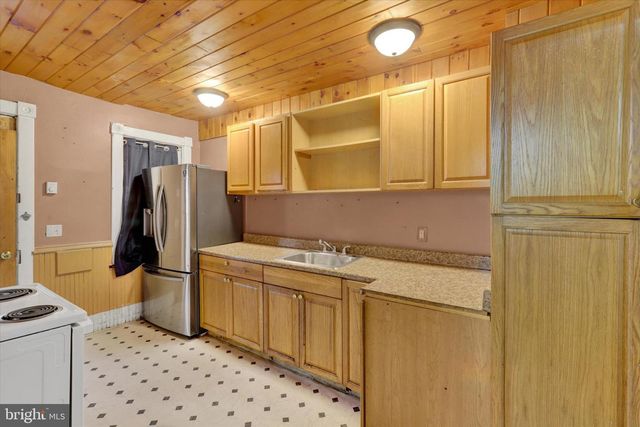 1143 W PINE ST, Coal Township, PA 17866