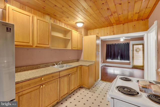 1143 W PINE ST, Coal Township, PA 17866