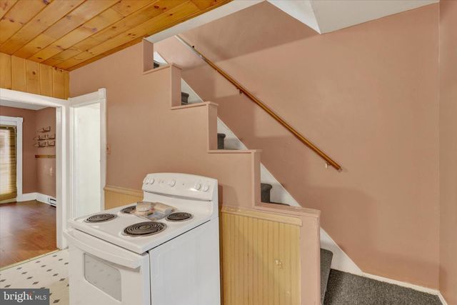 1143 W PINE ST, Coal Township, PA 17866