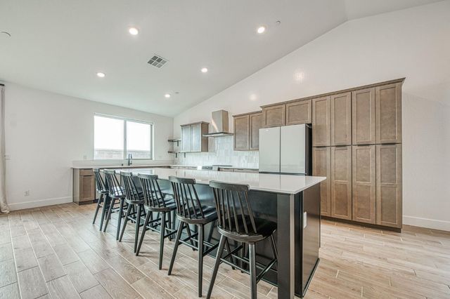 7153 E Harvard Avenue, Fresno, CA 93737