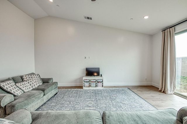 7153 E Harvard Avenue, Fresno, CA 93737