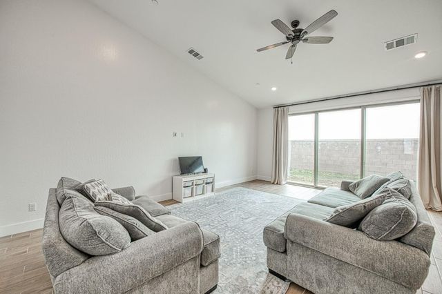 7153 E Harvard Avenue, Fresno, CA 93737