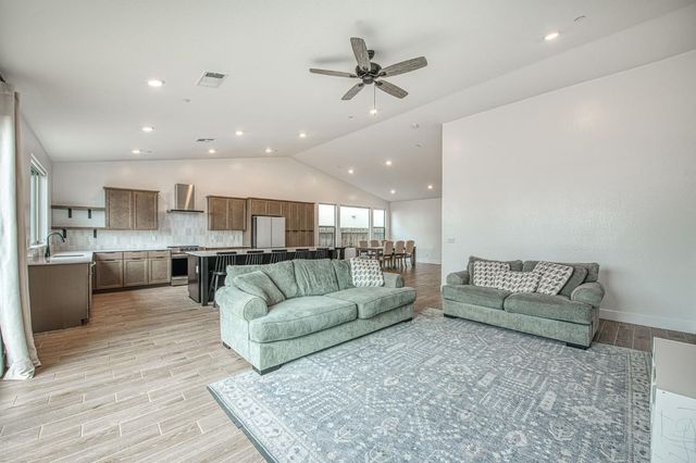 7153 E Harvard Avenue, Fresno, CA 93737