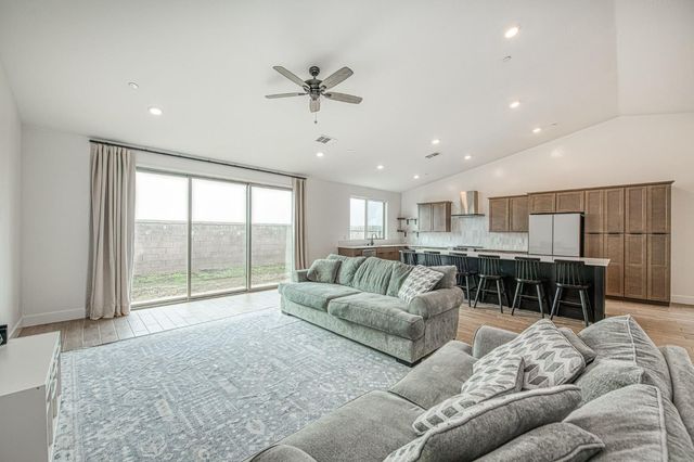 7153 E Harvard Avenue, Fresno, CA 93737