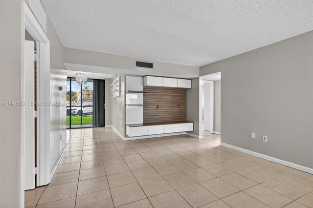 8065 SW 107th Ave 106, Miami, FL 33173