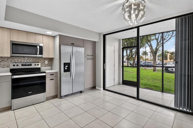 8065 SW 107th Ave 106, Miami, FL 33173