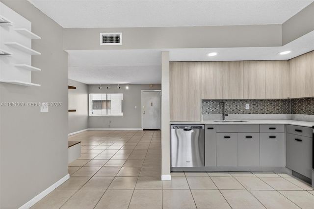 8065 SW 107th Ave 106, Miami, FL 33173