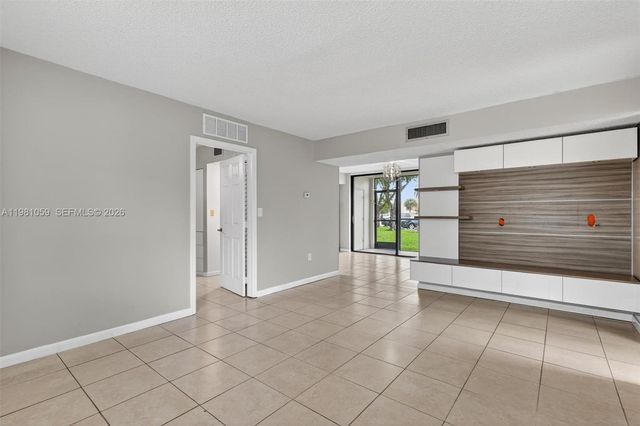 8065 SW 107th Ave 106, Miami, FL 33173