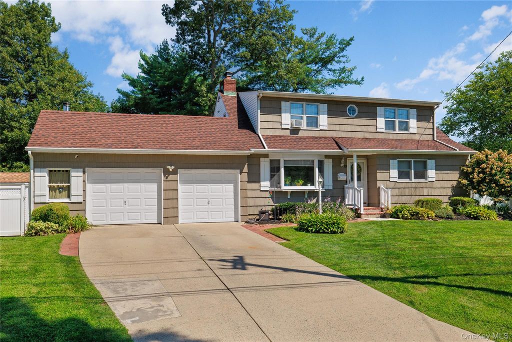 13 Westwood Drive, North Babylon, NY 11703 — exterior