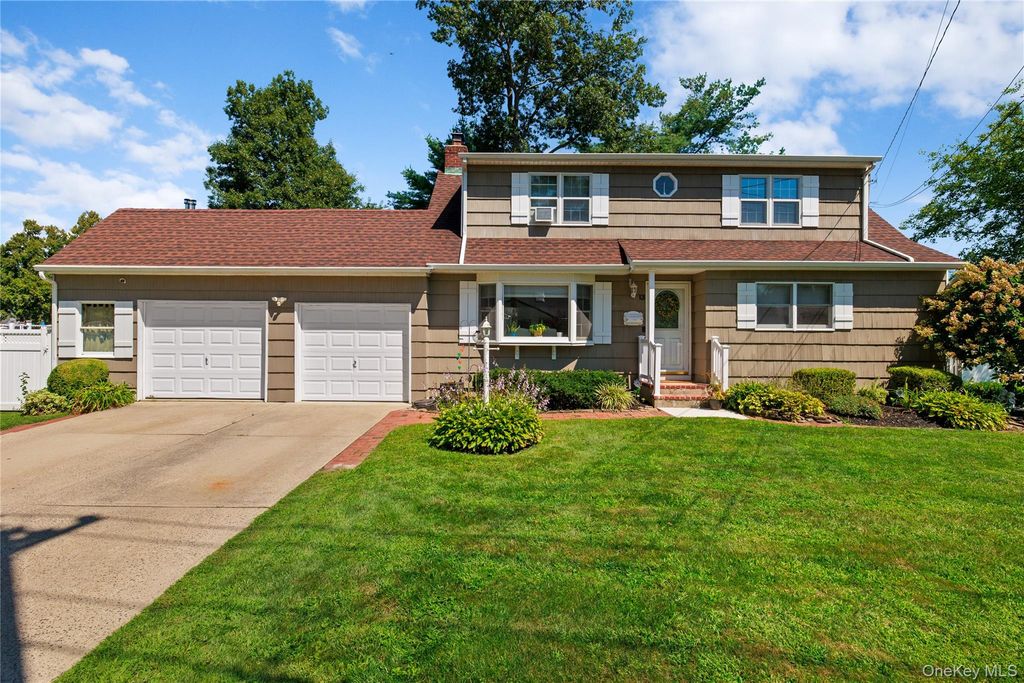 13 Westwood Drive, North Babylon, NY 11703 — photo 2
