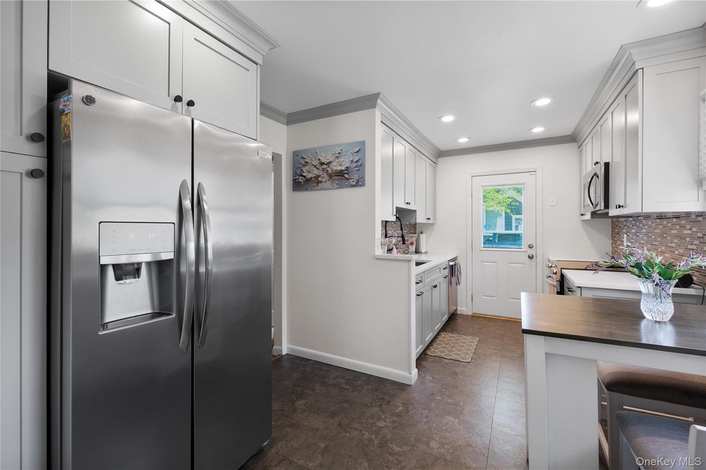 13 Westwood Drive, North Babylon, NY 11703 — photo 4