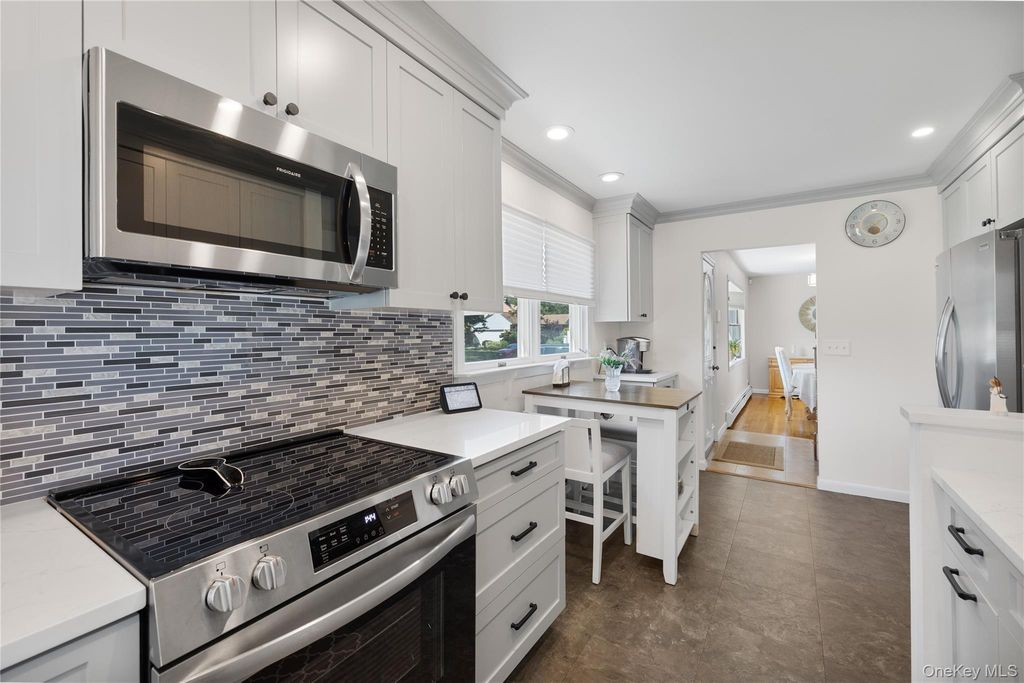 13 Westwood Drive, North Babylon, NY 11703 — photo 5