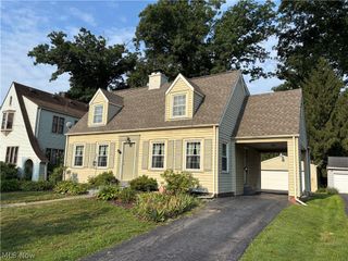 365 Genesee Avenue NE, Warren, OH 44483