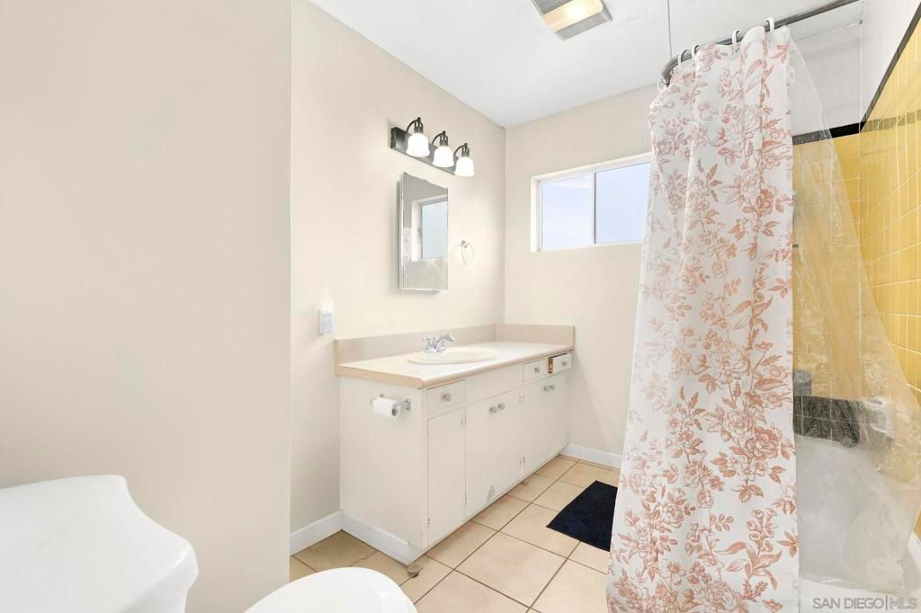 Image 16 of property listing at 907 9 Sapphire St, San Diego, CA 92109