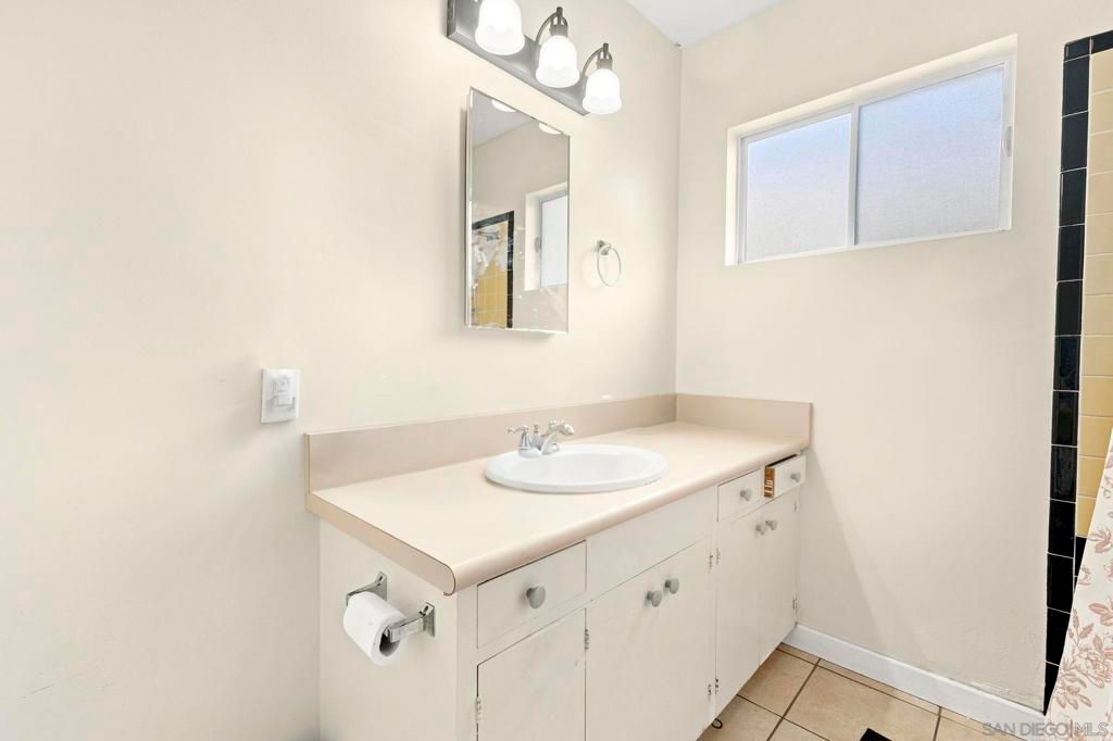 Image 17 of property listing at 907 9 Sapphire St, San Diego, CA 92109