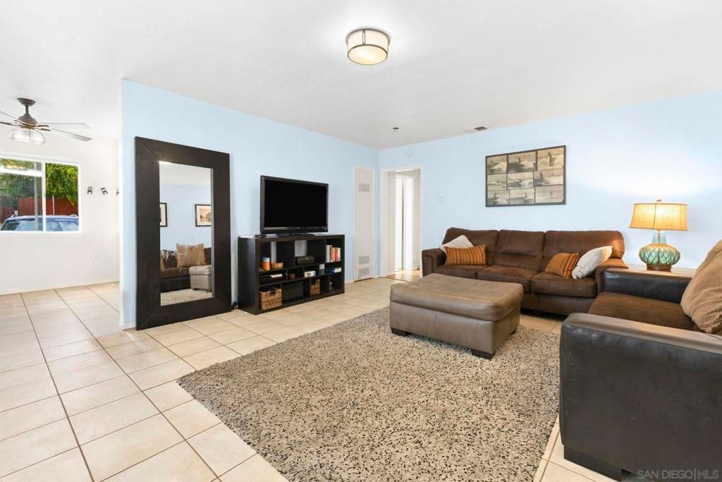 Image 27 of property listing at 907 9 Sapphire St, San Diego, CA 92109