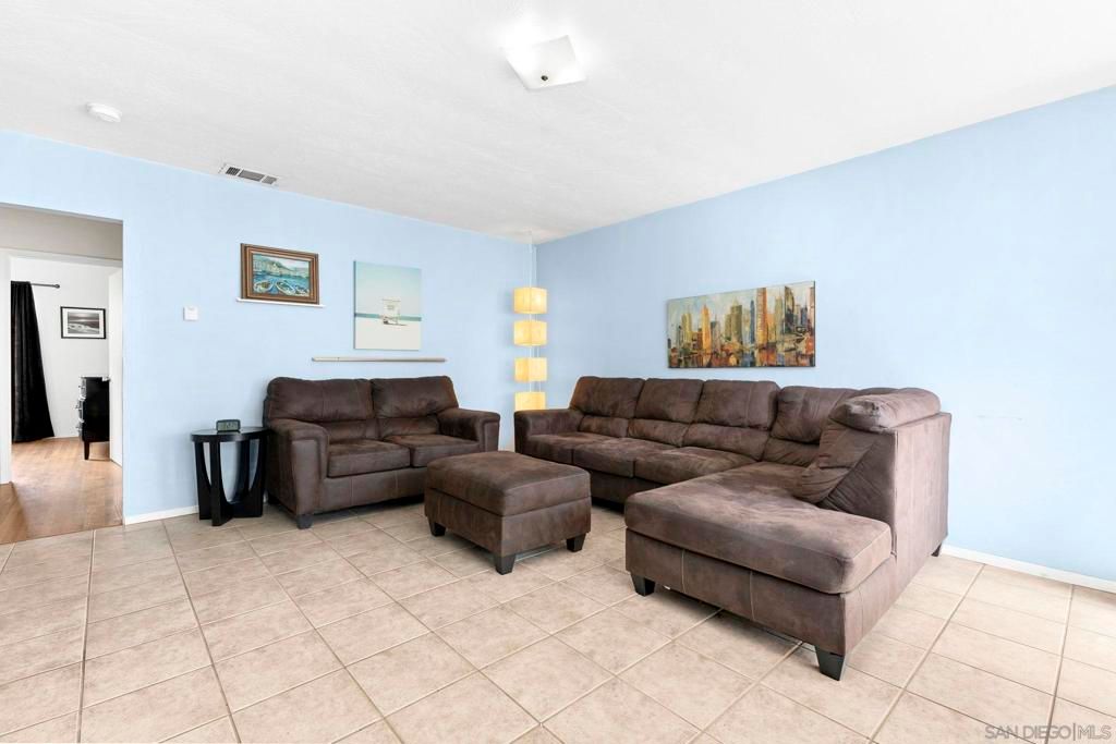 Image 6 of property listing at 907 9 Sapphire St, San Diego, CA 92109