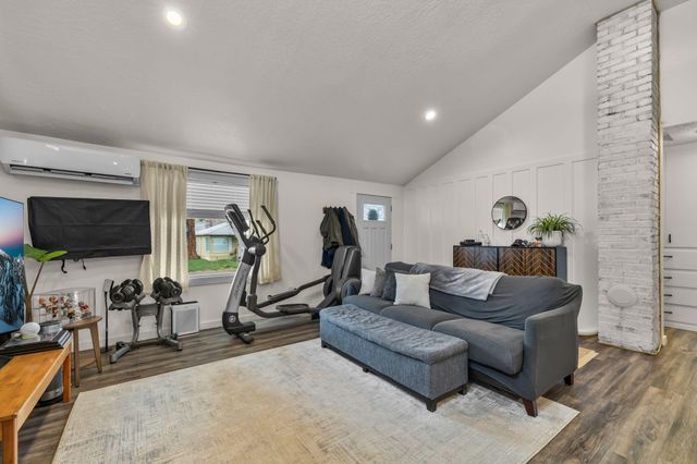 242 NW 1st Avenue, John Day, OR 97845