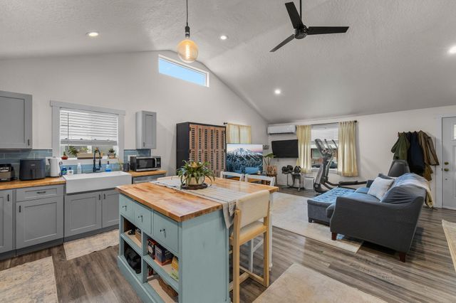 242 NW 1st Avenue, John Day, OR 97845