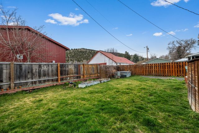 242 NW 1st Avenue, John Day, OR 97845