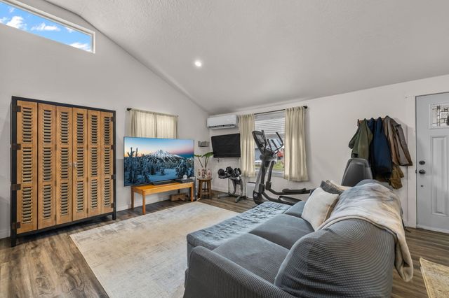 242 NW 1st Avenue, John Day, OR 97845