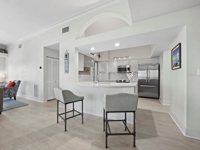 205 GOLDEN GATE POINT 401, Sarasota, FL 34236