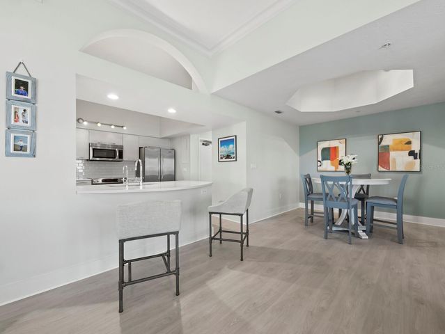 205 GOLDEN GATE POINT 401, Sarasota, FL 34236