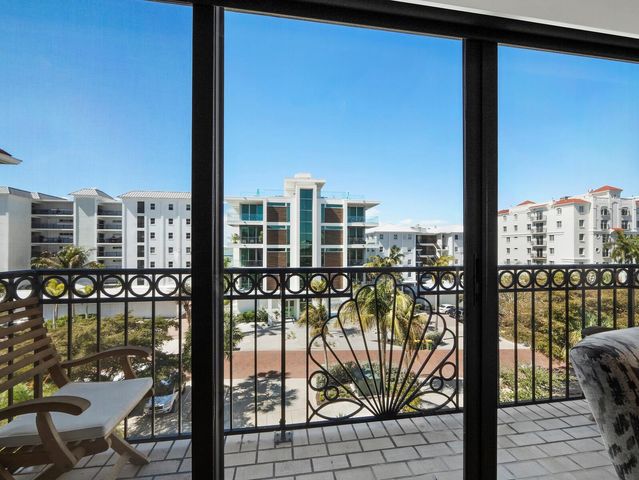 205 GOLDEN GATE POINT 401, Sarasota, FL 34236