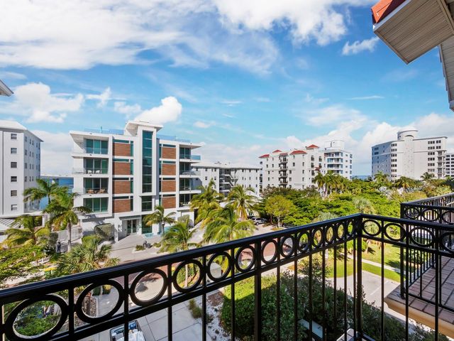 205 GOLDEN GATE POINT 401, Sarasota, FL 34236