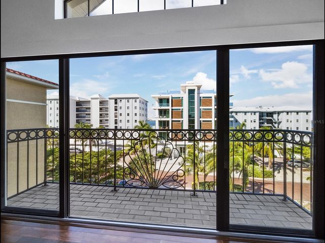 205 GOLDEN GATE POINT 401, Sarasota, FL 34236