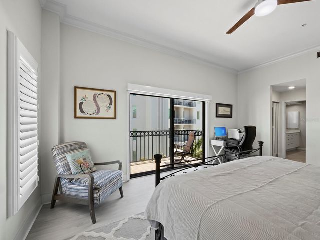 205 GOLDEN GATE POINT 401, Sarasota, FL 34236