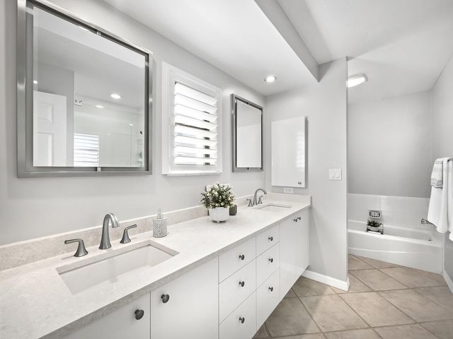 205 GOLDEN GATE POINT 401, Sarasota, FL 34236