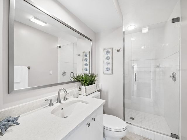 205 GOLDEN GATE POINT 401, Sarasota, FL 34236