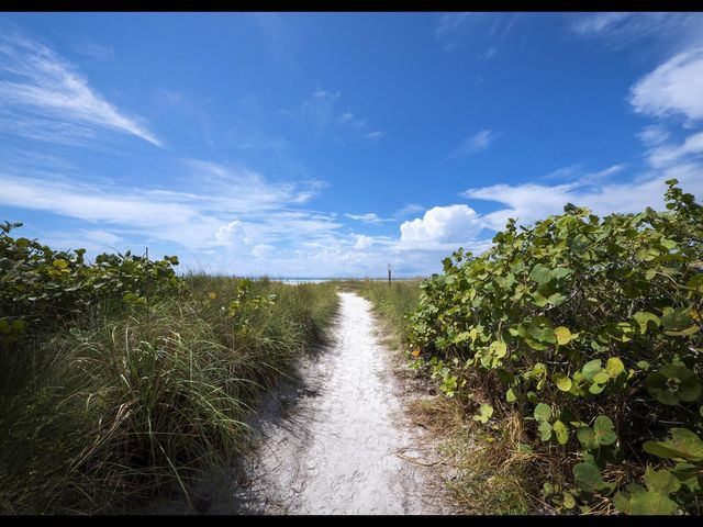 205 GOLDEN GATE POINT 401, Sarasota, FL 34236