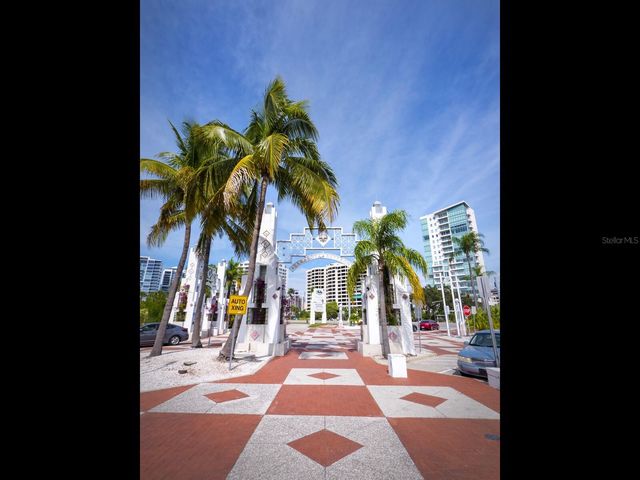 205 GOLDEN GATE POINT 401, Sarasota, FL 34236