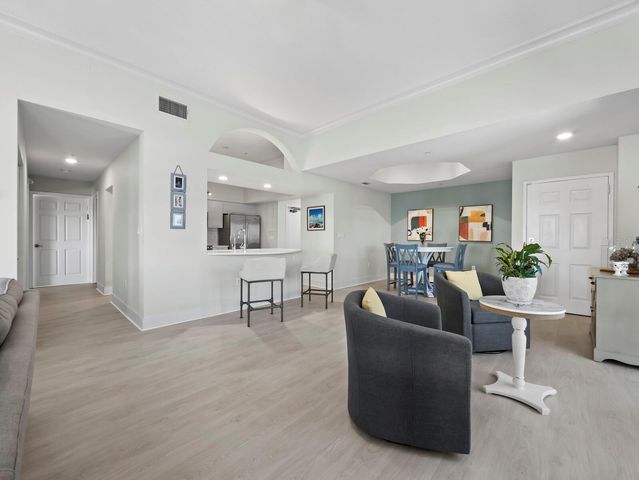 205 GOLDEN GATE POINT 401, Sarasota, FL 34236