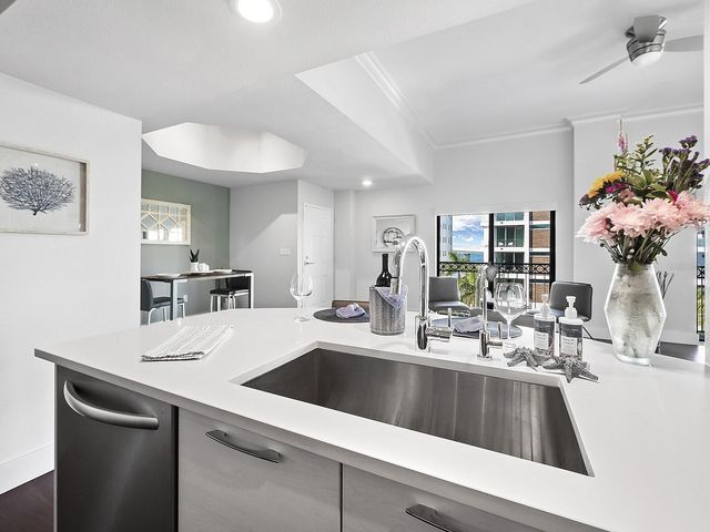 205 GOLDEN GATE POINT 401, Sarasota, FL 34236