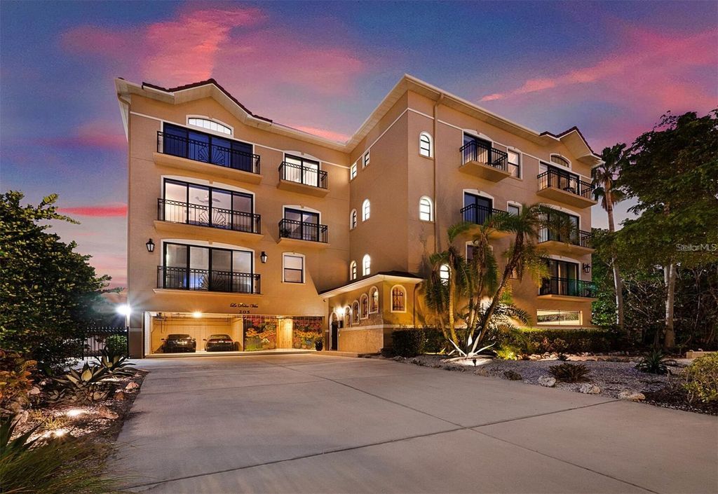 205 GOLDEN GATE POINT 401, Sarasota, FL 34236