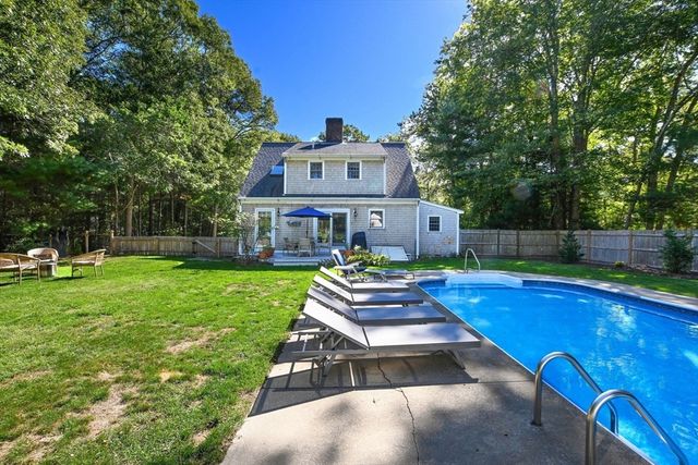 10 Hunters Trl, Sandwich, MA 02563