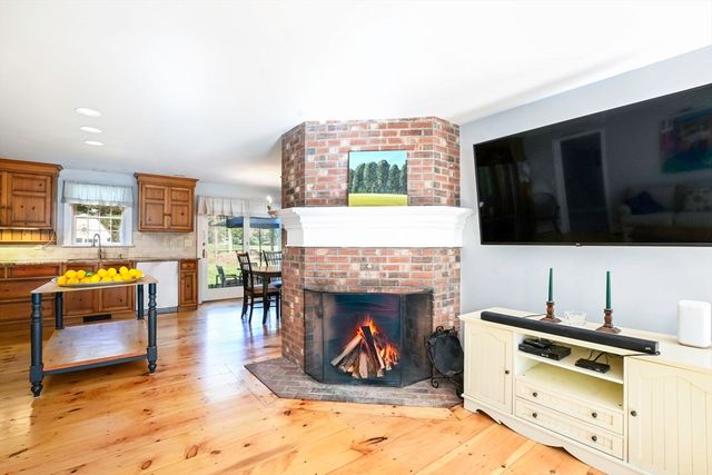 10 Hunters Trl, Sandwich, MA 02563