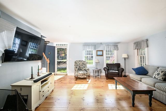 10 Hunters Trl, Sandwich, MA 02563