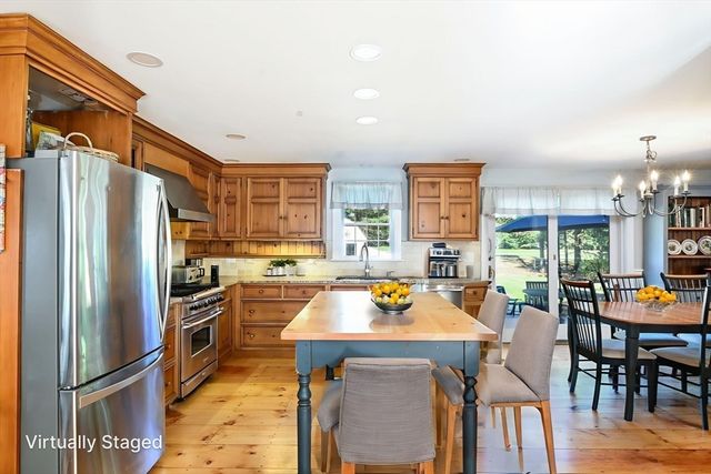 10 Hunters Trl, Sandwich, MA 02563