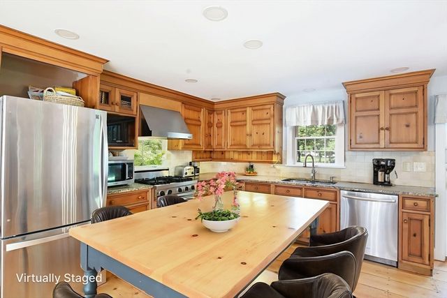 10 Hunters Trl, Sandwich, MA 02563