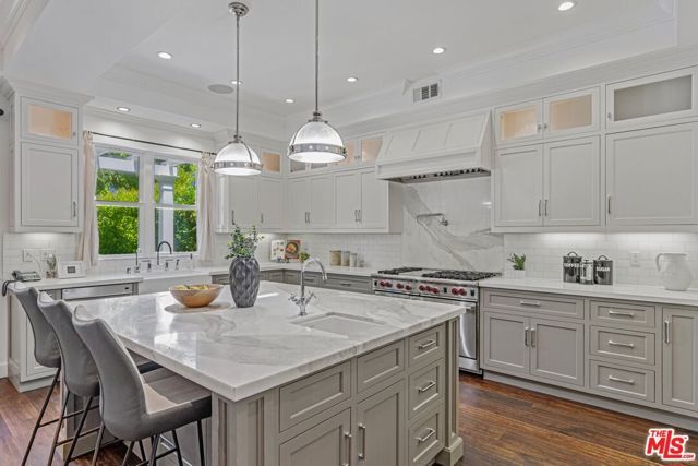 14917 VALLEY VISTA Boulevard, Sherman Oaks, CA 91403