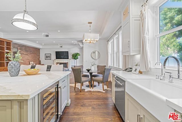 14917 VALLEY VISTA Boulevard, Sherman Oaks, CA 91403