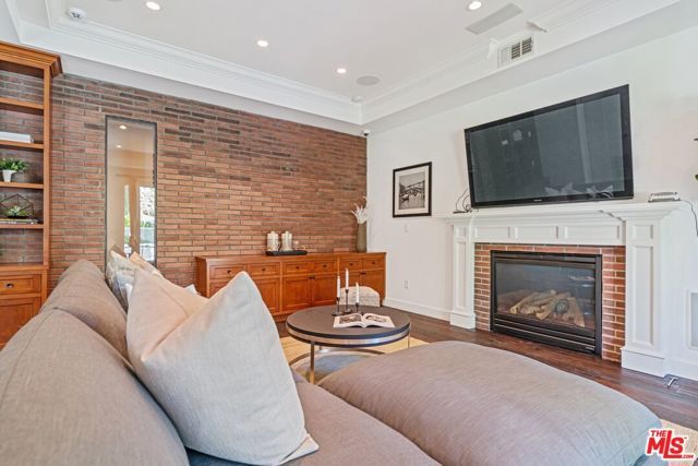 14917 VALLEY VISTA Boulevard, Sherman Oaks, CA 91403