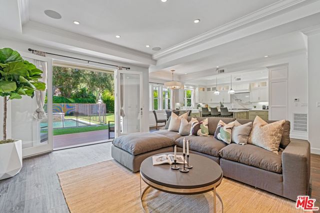 14917 VALLEY VISTA Boulevard, Sherman Oaks, CA 91403