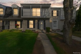 121 Stratford Lane, Rochester Hills, MI 48309