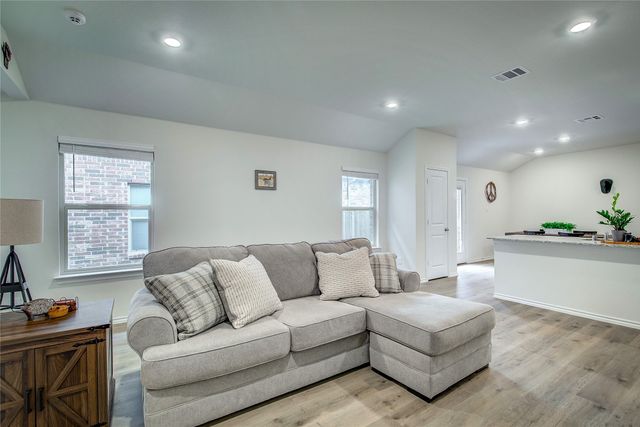 1812 Chandelier Crossing, Crandall, TX 75114